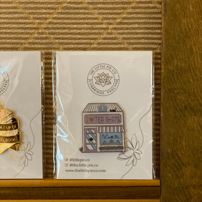 Hovedbilde I Love Tea Shops stor Enamel Pin